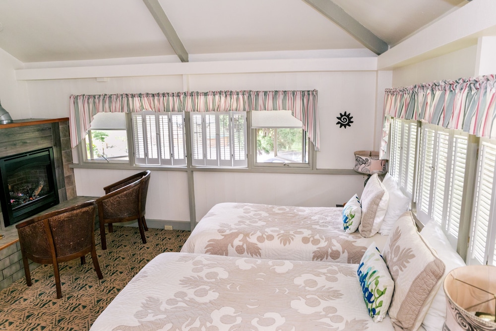 Kilauea Lodge and Restaurant 42/76