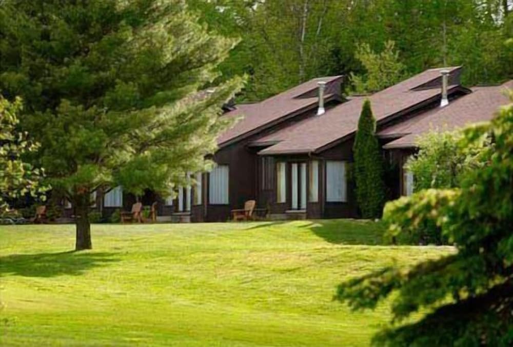 Pinestone Resort & Conference Centre 51/61