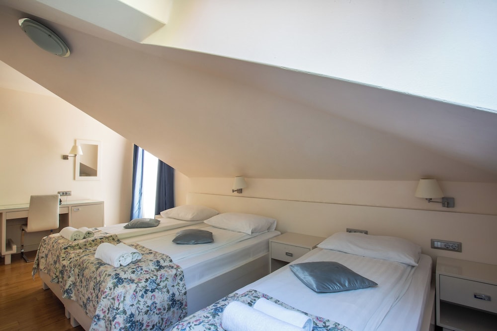 Hotel Pleter 42/77