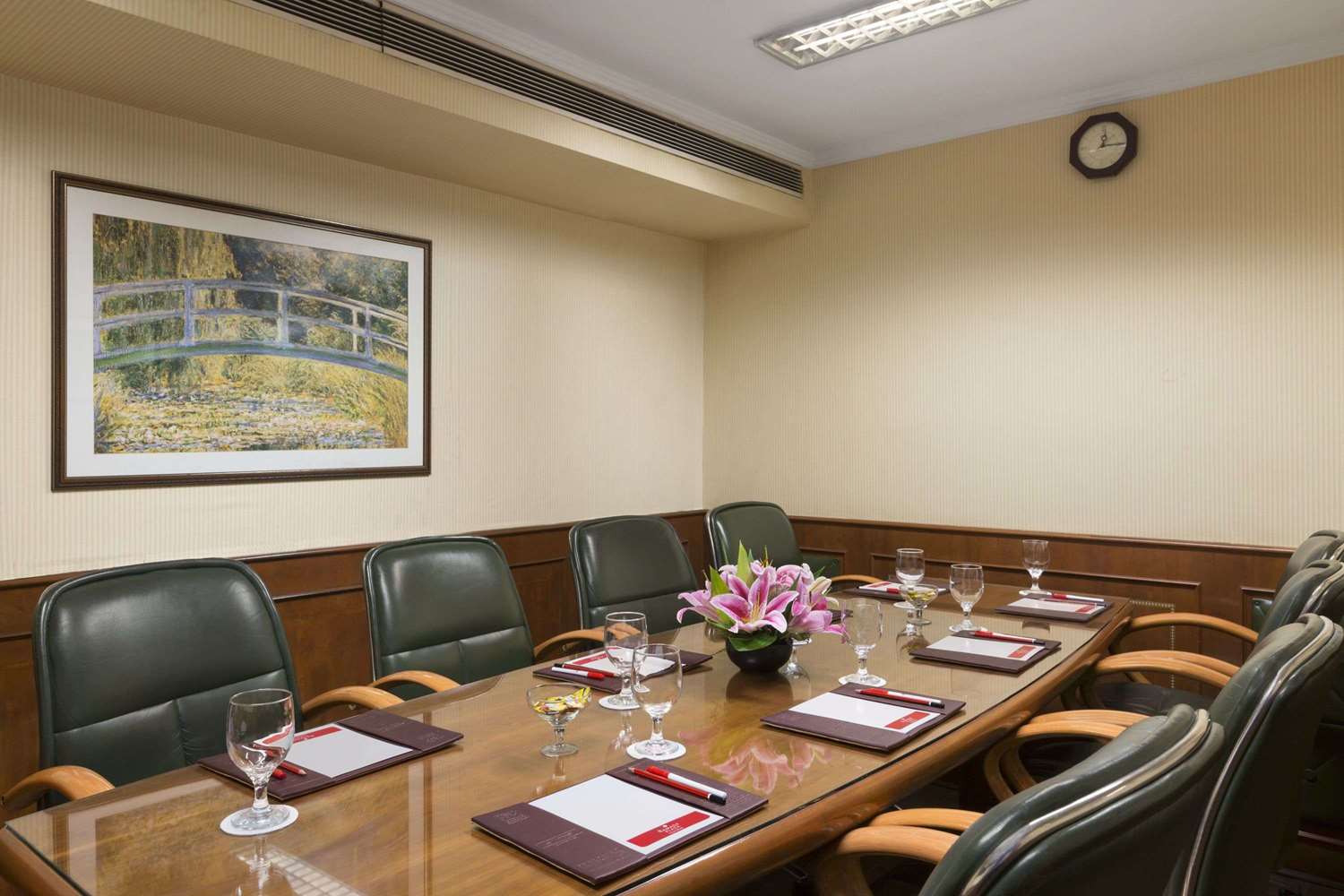 Ramada Plaza Palm Grove 45/54