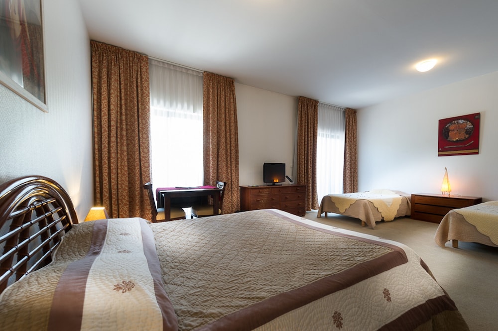 Hotel Marso 8/50