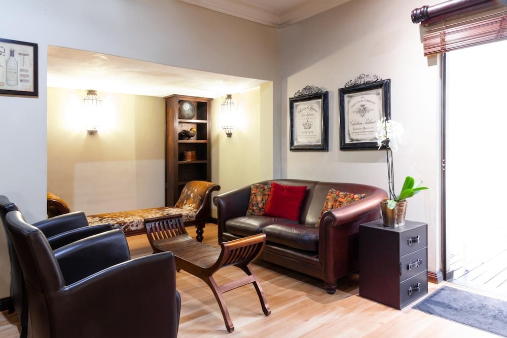 InnJoy Boutique Hotel 24/50
