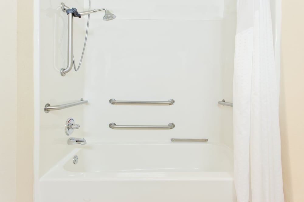 غرفة قياسية بسرير كينج لذوي الإعاقة، Holiday Inn Express Hotel And Suites Douglas 4/4