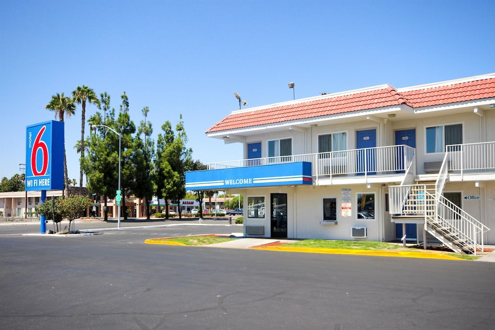 Motel 6 Fresno - Blackstone South image