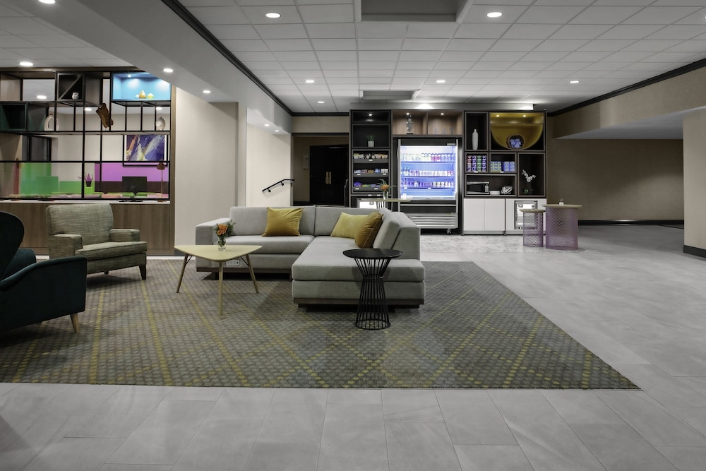 Holiday Inn Suites Boston Peabody 34/62