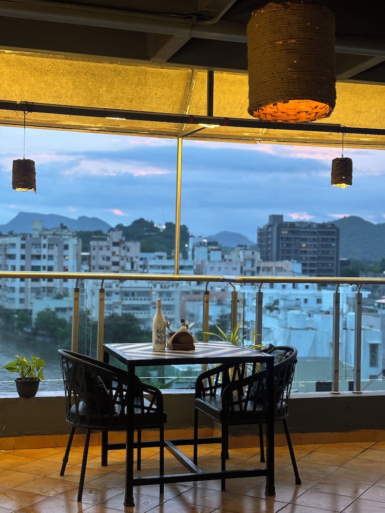 Hotel Gyan Garh Udaipur 35/49