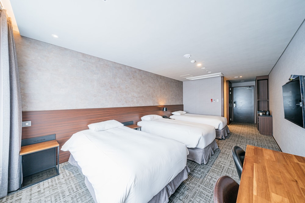 With City Hotel 24/40