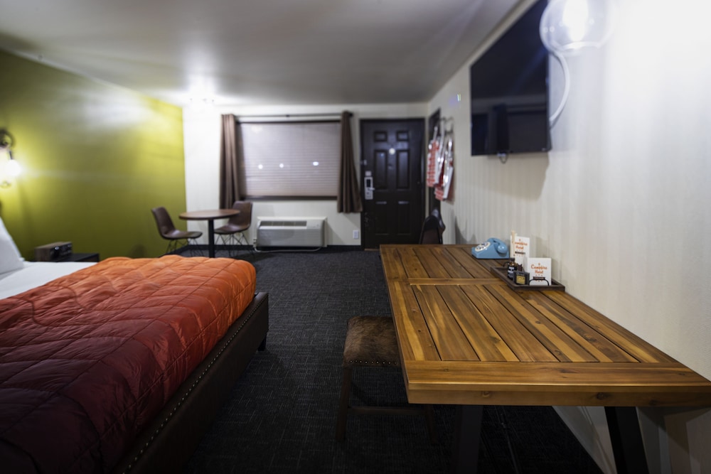 CAMPFIRE, KING BED, PET FRIENDLY