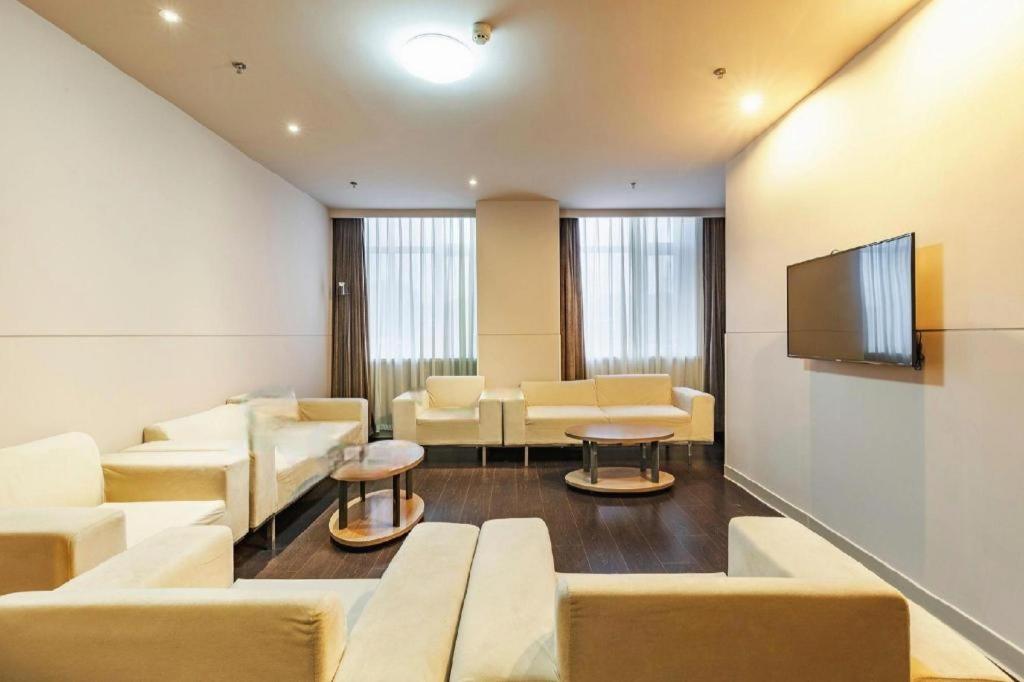 Jinjiang Inn Select (Metro Station Store of Genghis Khan Plaza in Hohhot) 28/48