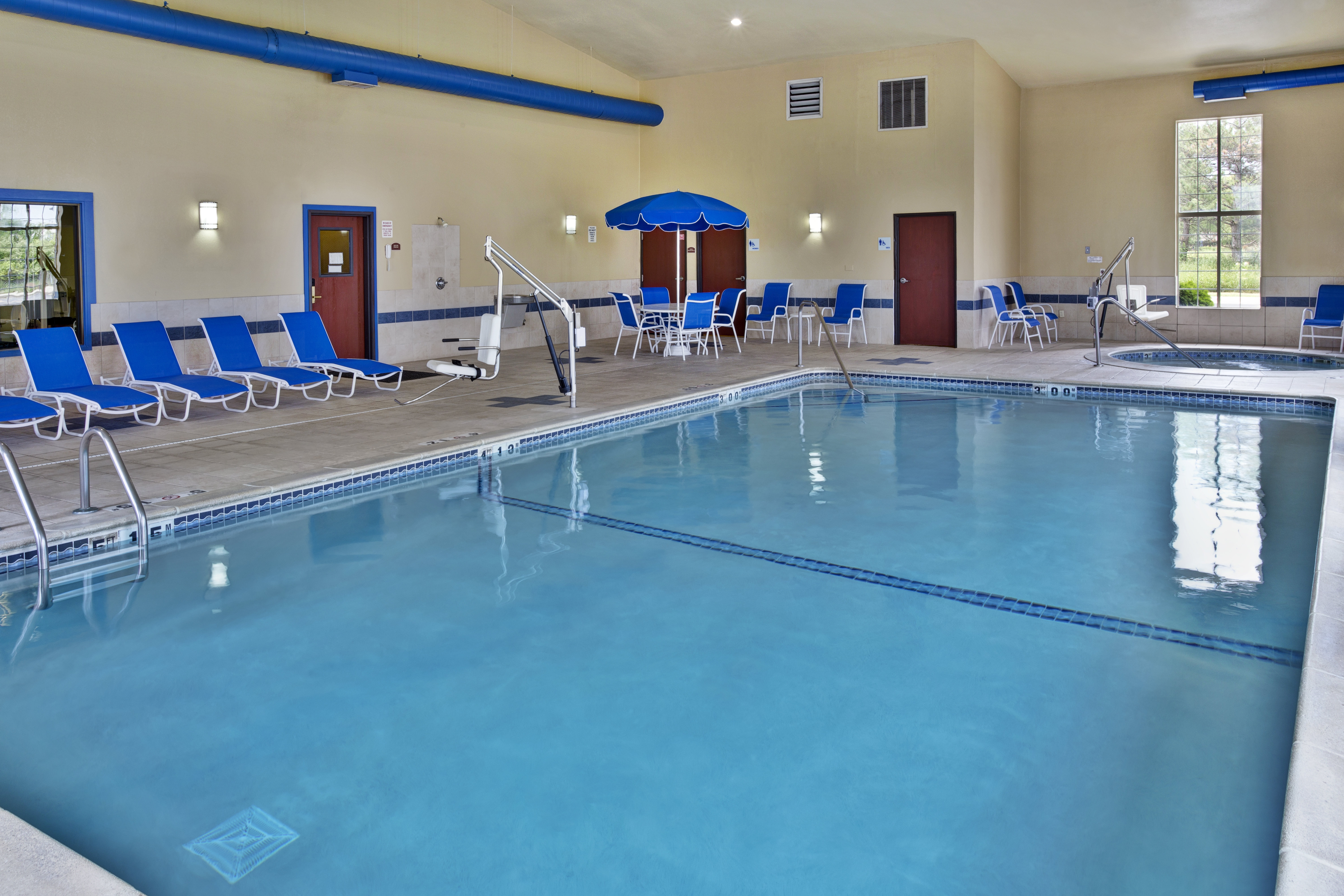 Holiday Inn Express Hotel Suites Woodhaven 39/59