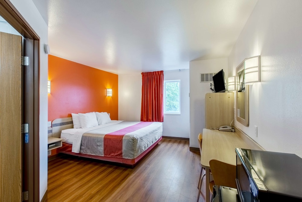 Motel6 Baraboo, WI - Lake Delton 11/49