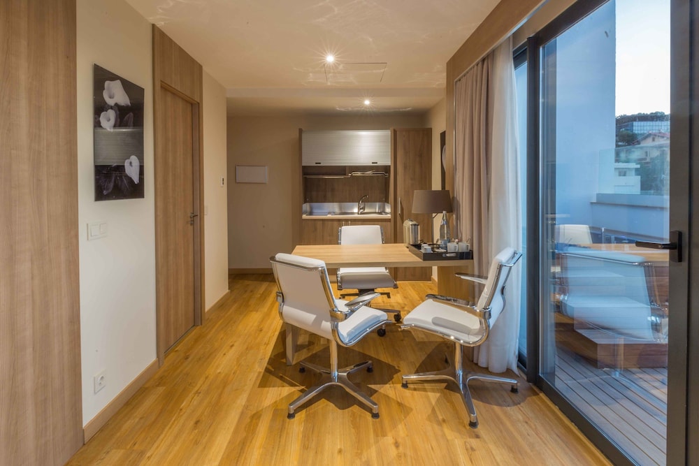Lamaraz Arts Hotel 43/49