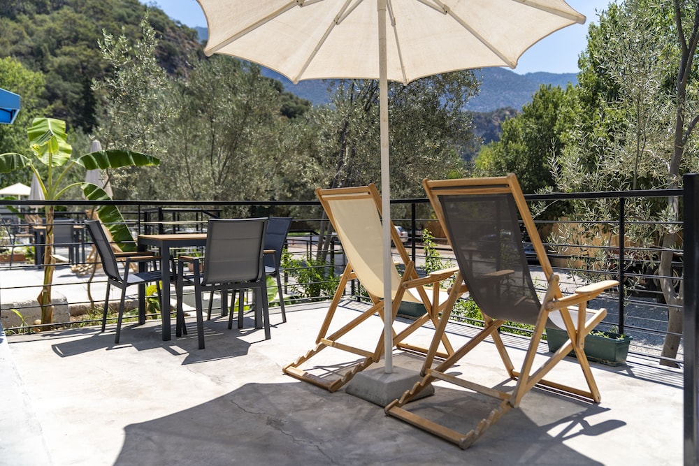 S3 Seahorse Beach Club & Hotel 24/50