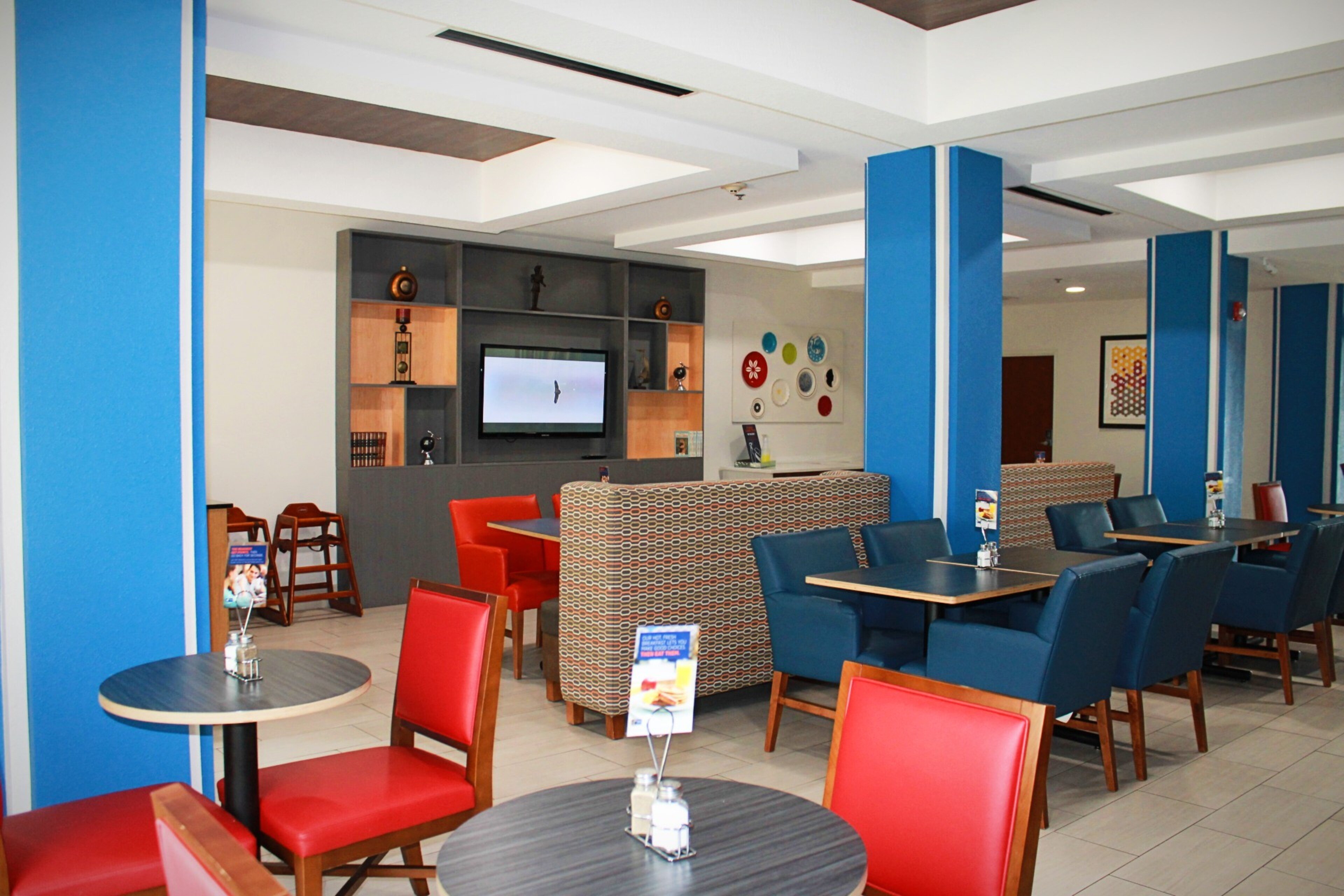 Holiday Inn Express Mccomb 38/53