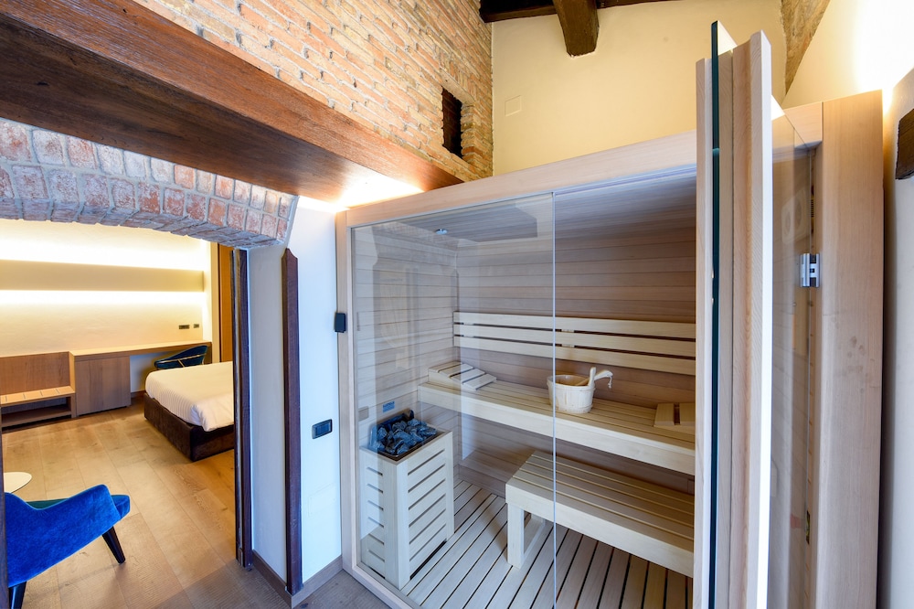 Hotel Castello Di Casiglio 30/79