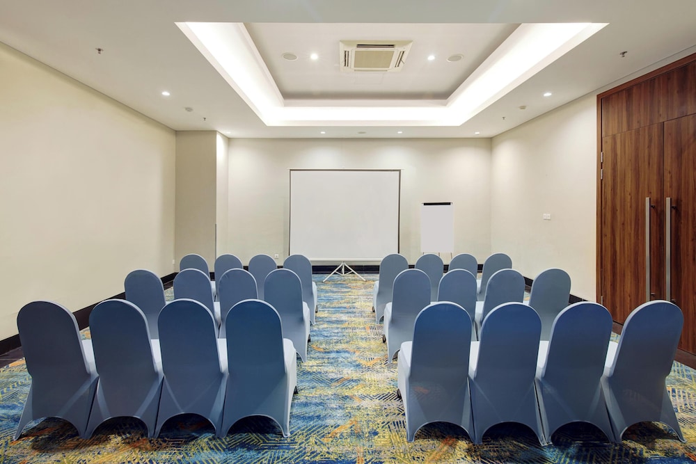 Aston Inn Pantai Losari Makassar 49/55