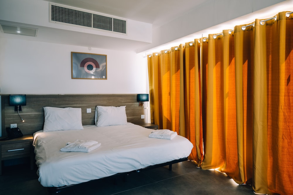 ROOM, DOUBLE OR TWIN BED, CITY VIEW, BALCONY