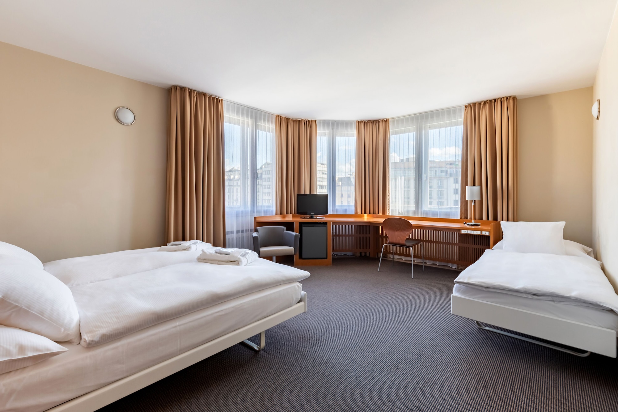 ROOM, TRIPLE