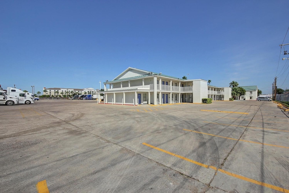 Motel6 Laredo, TX - North I-35 39/55