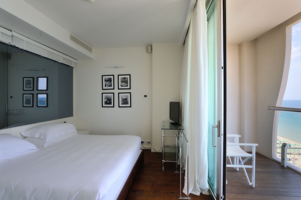 Superior, Suite, Queen Bed, Sea View, Sofa