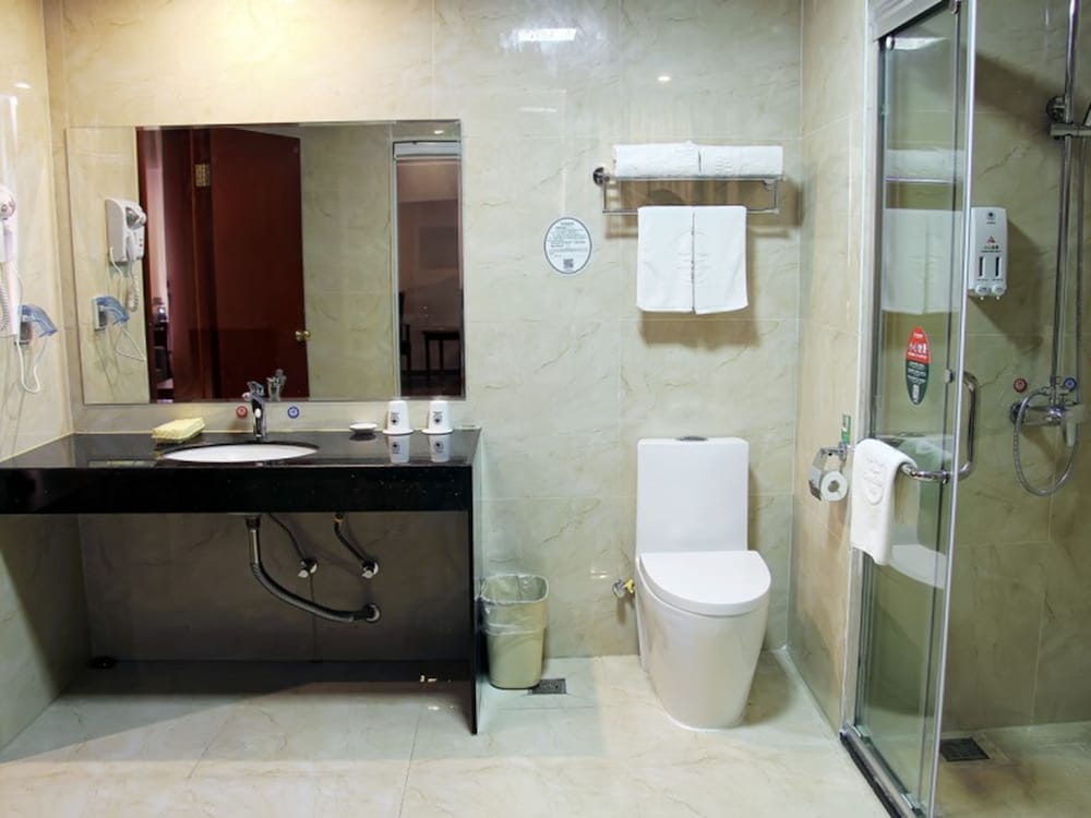 GREENTREE INN JIEYANG KONGGANG DISTRICT NORTH WANGJIANG ROAD HOTEL 38/39