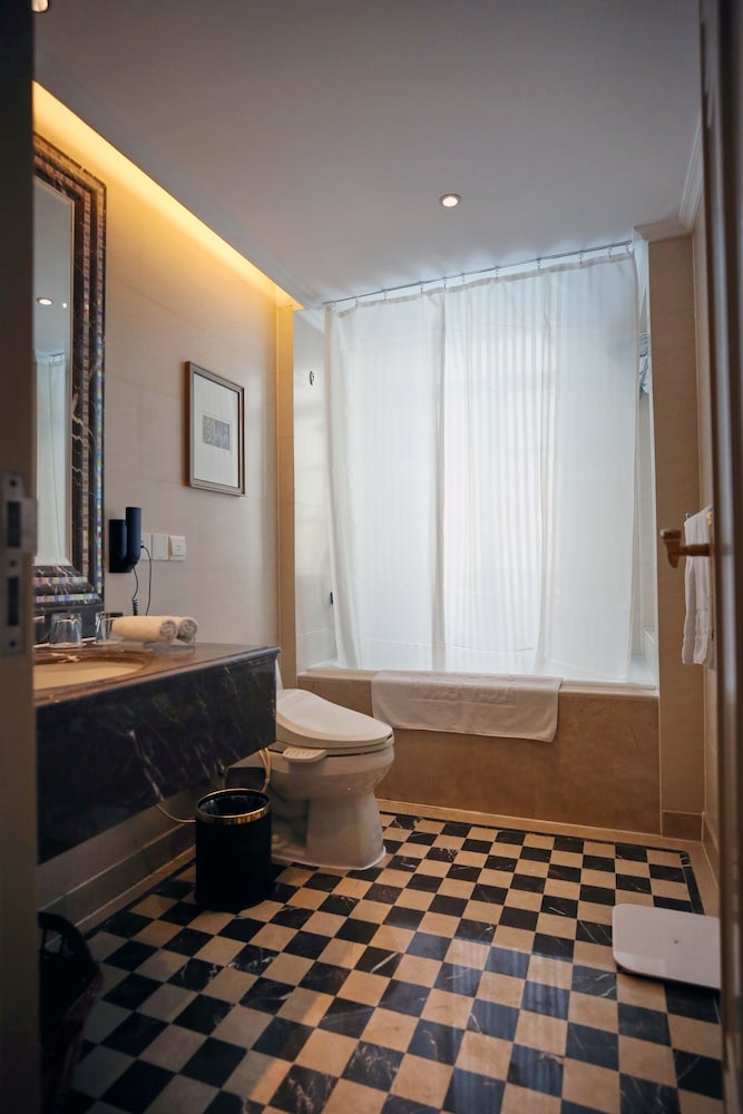 Heng Shan Moller Villa Hotel 50/50