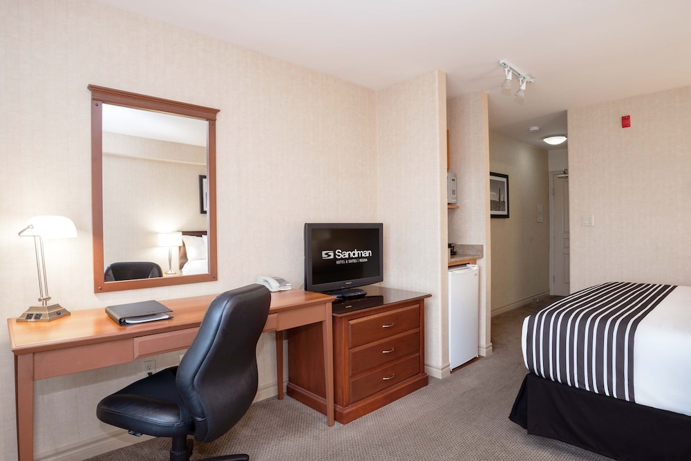 Sandman Hotel & Suites Regina 42/47