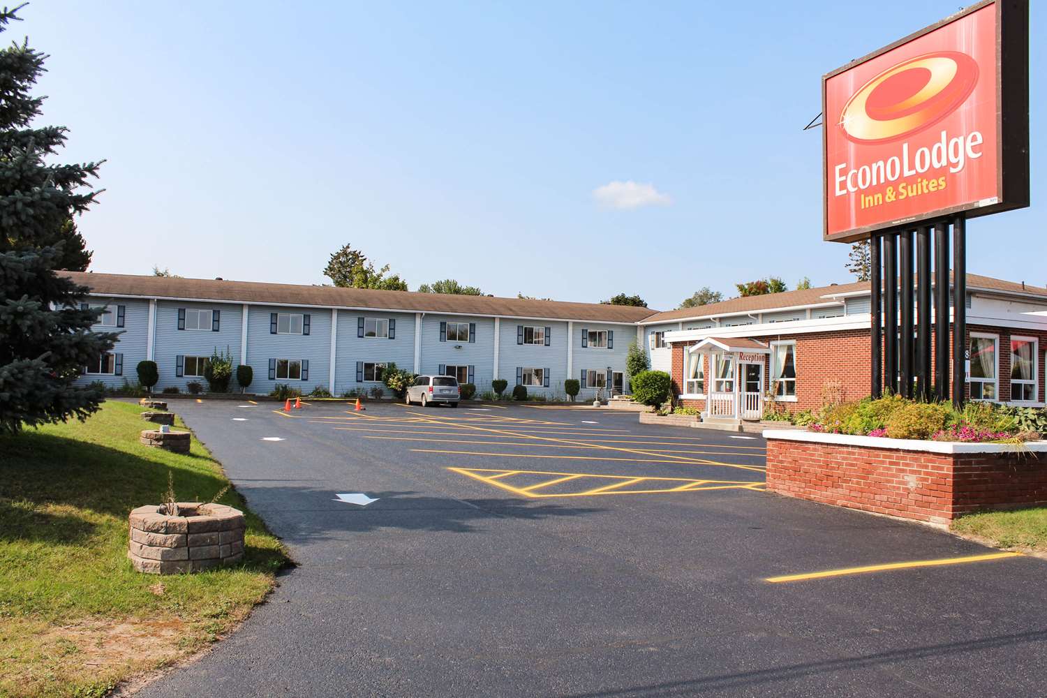 Super 8 by Wyndham Pembroke 11/15