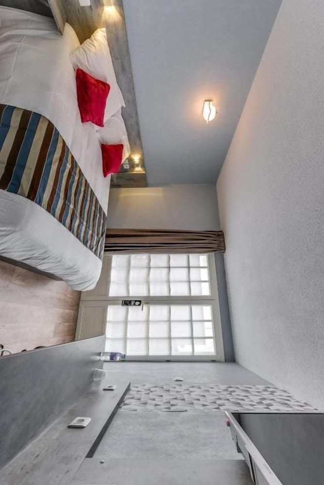 Brit Hotel Confort Thouars 28/48