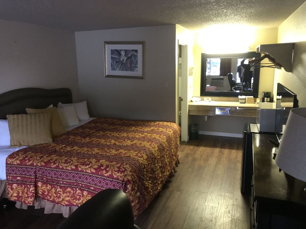 Smokey Point Motor Inn 24/69