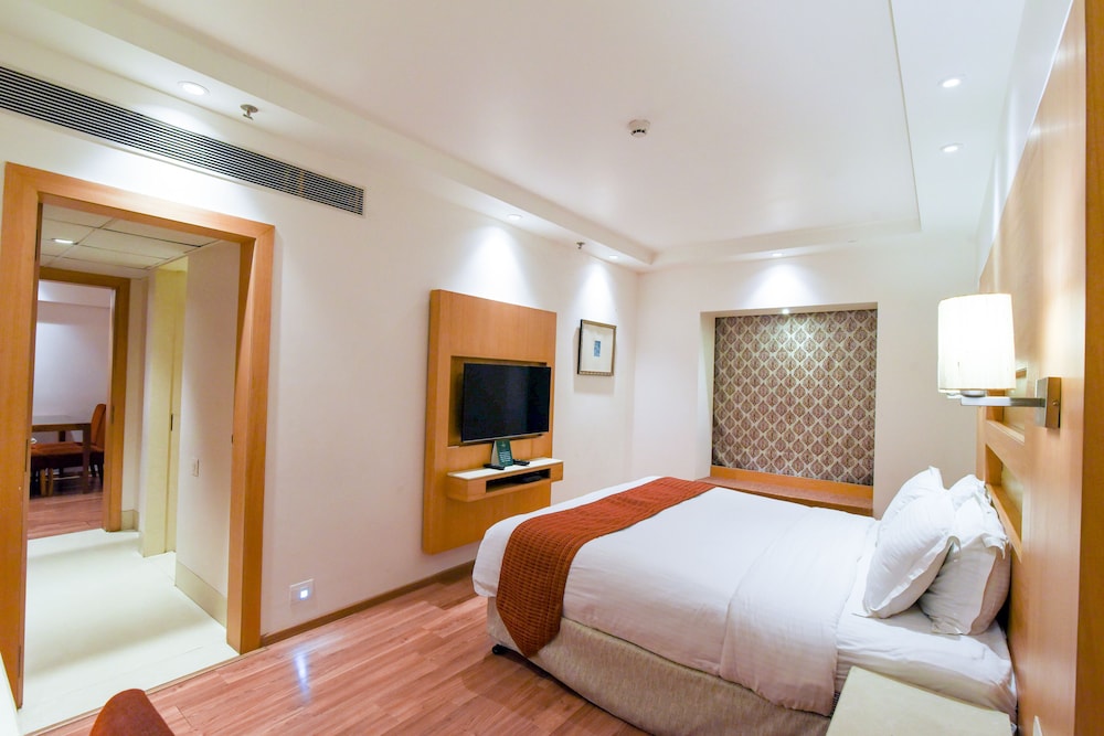 HOTEL EMERALD PARK-SHARANPUR 8/36