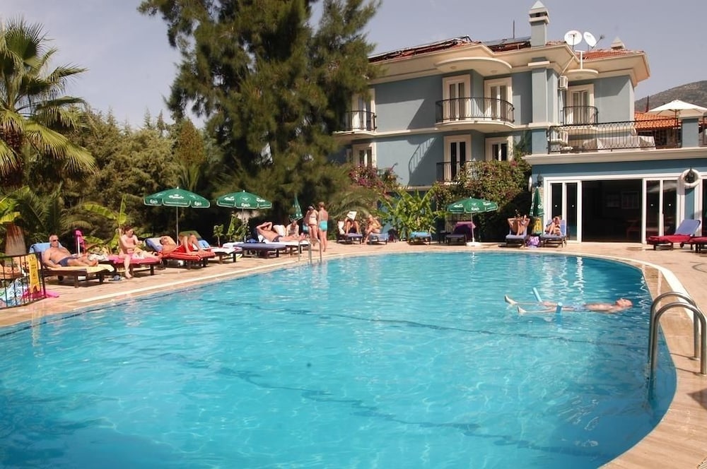 Antas Deluxe Apartments 64/69