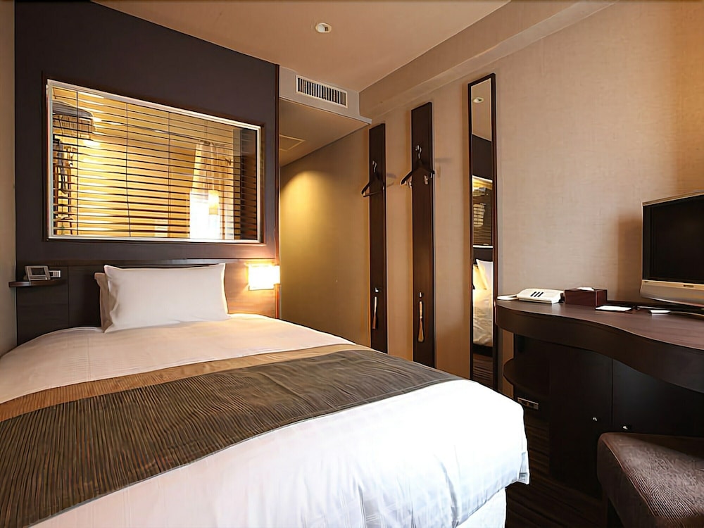 ROOM, SINGLE