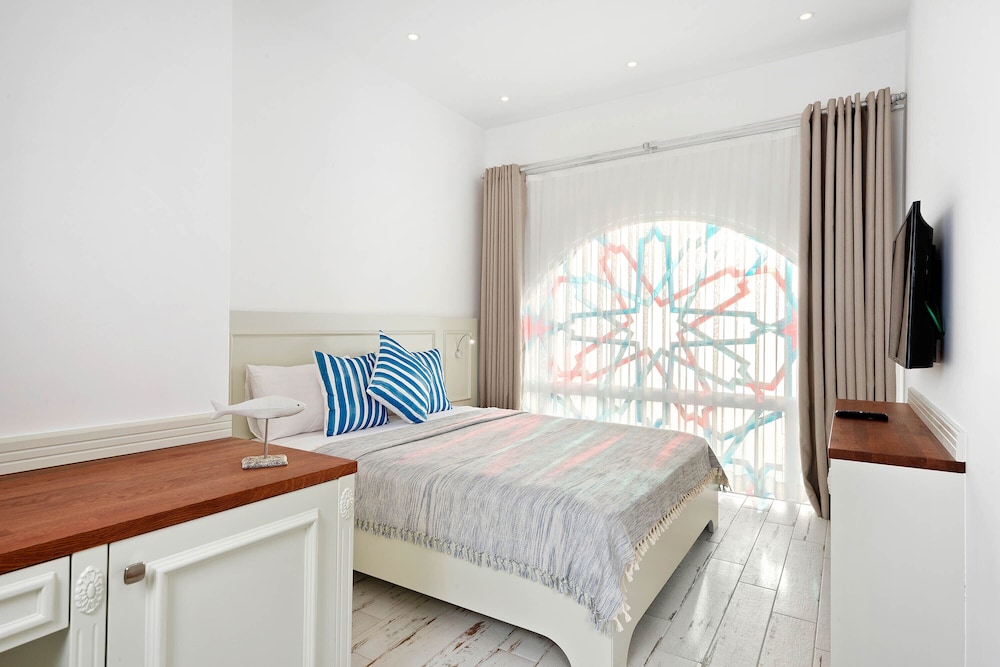 Rhodium Hotel Alacati 12/48