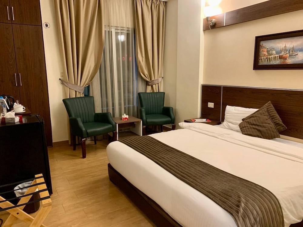 Ream Hotel 11/50