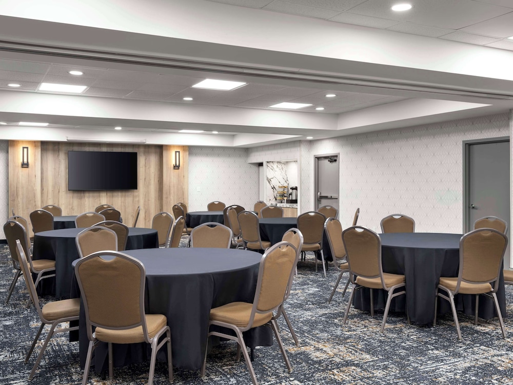 Hyatt Place Kansas City/Overland Park/Metcalf 57/64