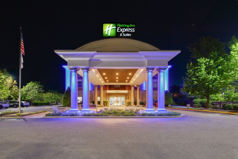 Holiday Inn Express Suites Williamsburg 2/56