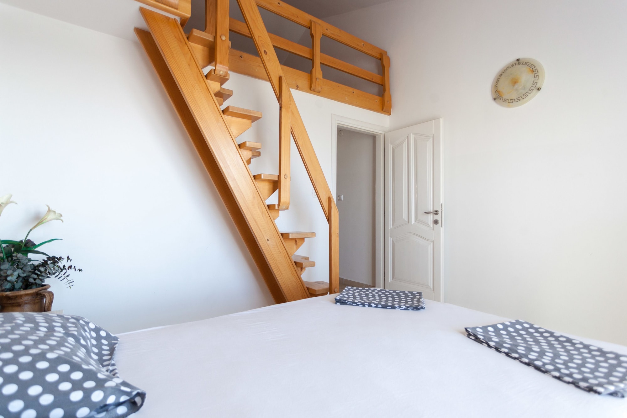 2 Bedrooms, Gallery, Apartment, Pool View, Terrace 5/9