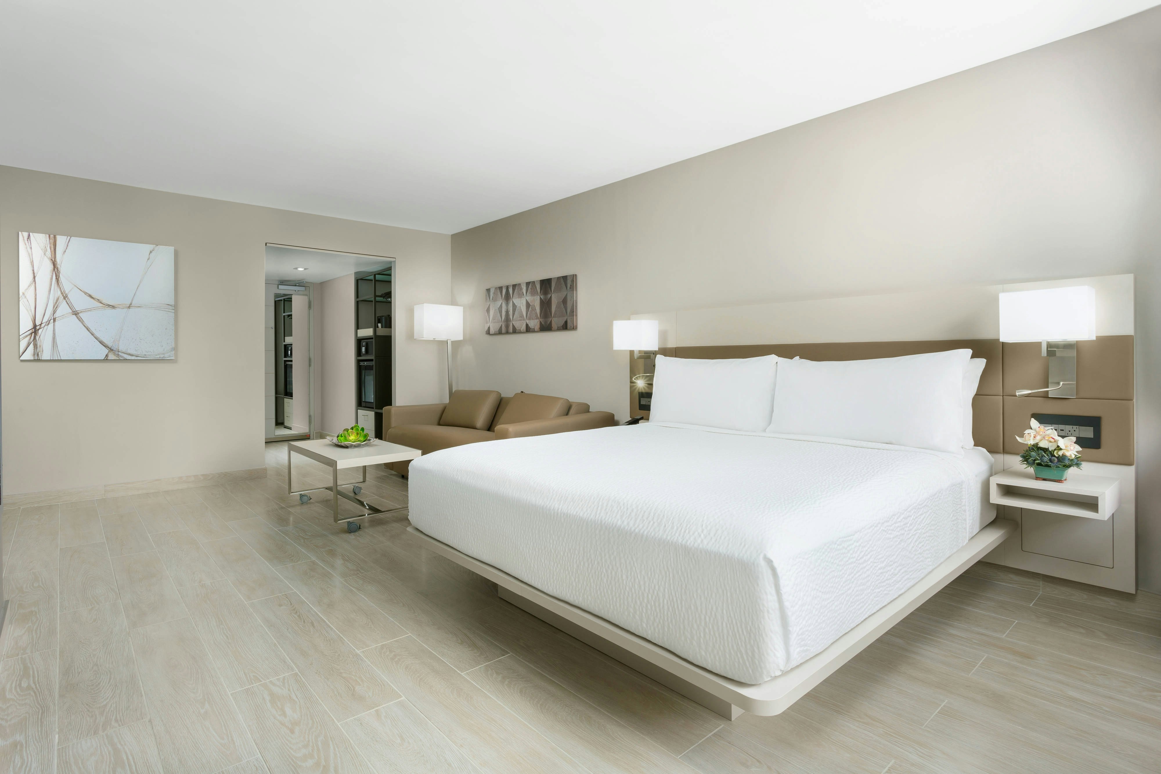 غرفة بسرير كينج