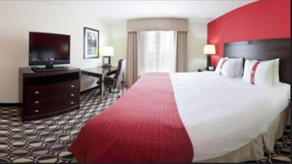 Holiday Inn St. Louis Fairview Heights 17/72