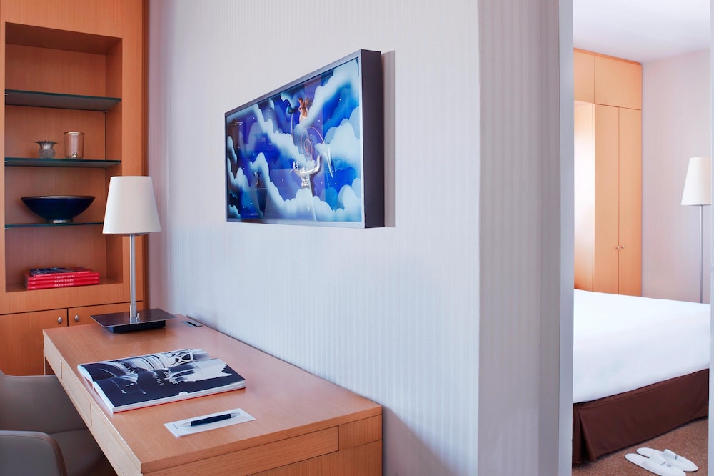 Sheraton Paris Charles de Gaulle Airport Hotel 27/33