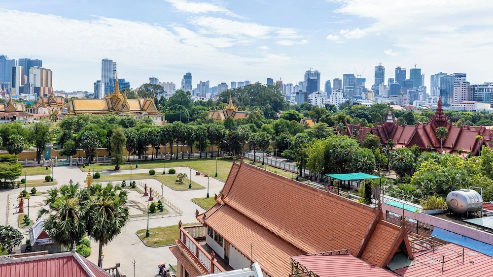 SKY HOTEL Central Phnom Penh - Rooms & Apartments 4/50