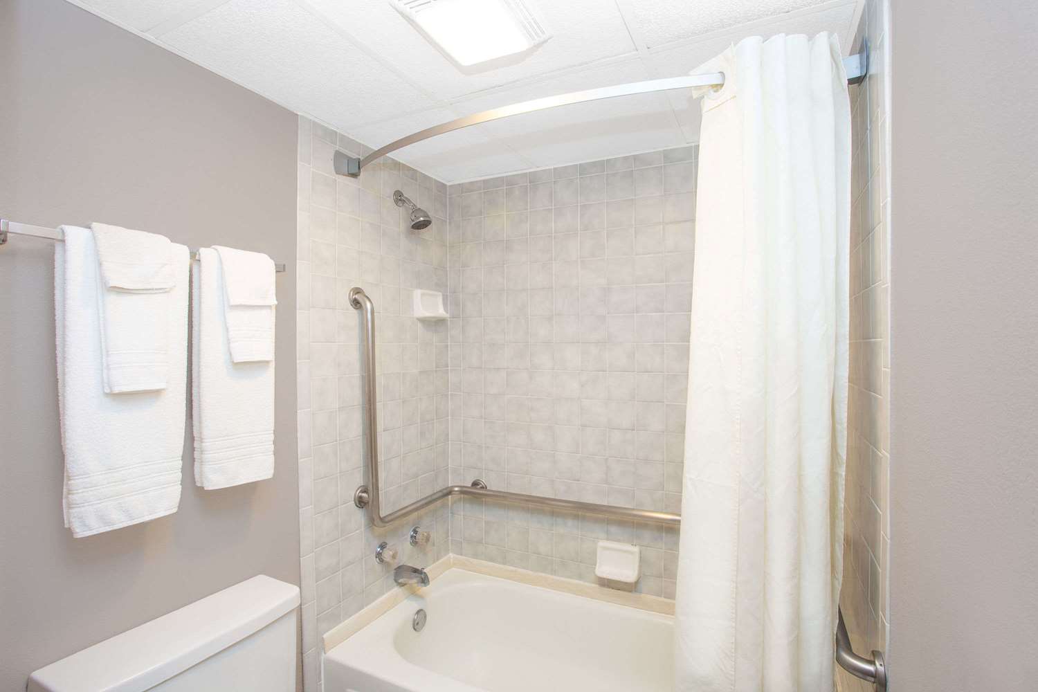 Super 8 by Wyndham Springdale AR 29/30