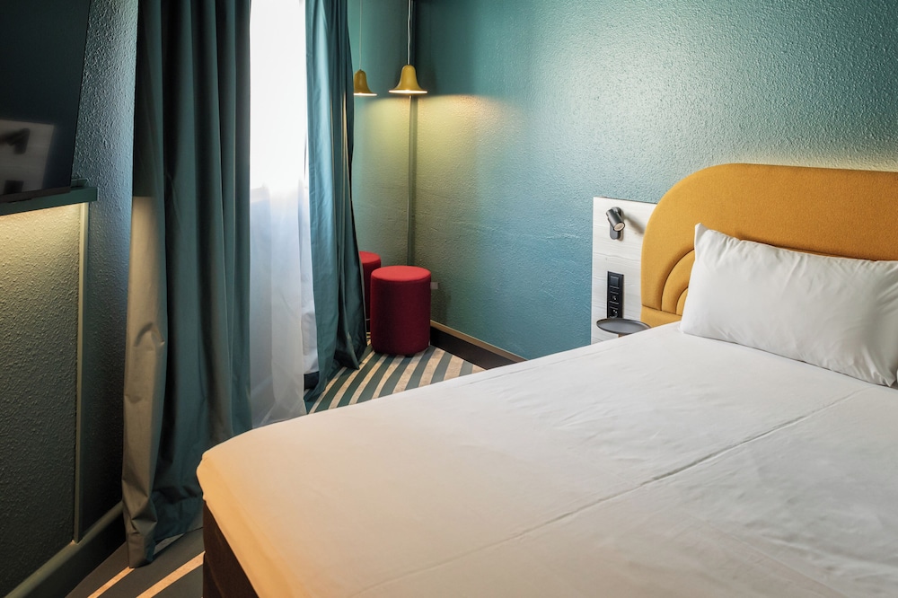 STANDARD, DOUBLE BED, ACCESSIBLE