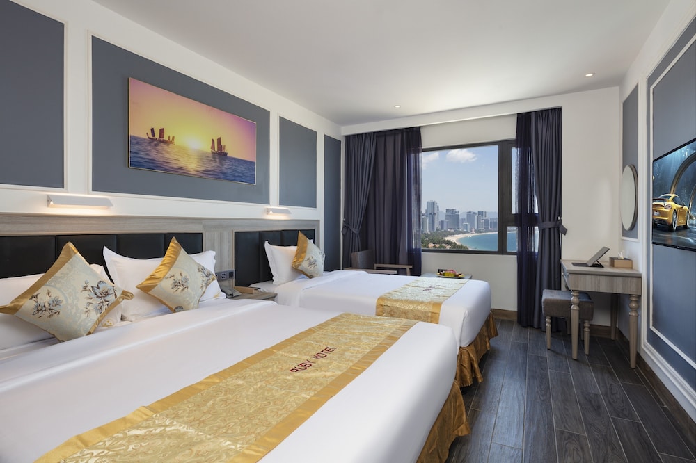 Deluxe, Triple, 1 Queen and 1 Single Bed, City View
