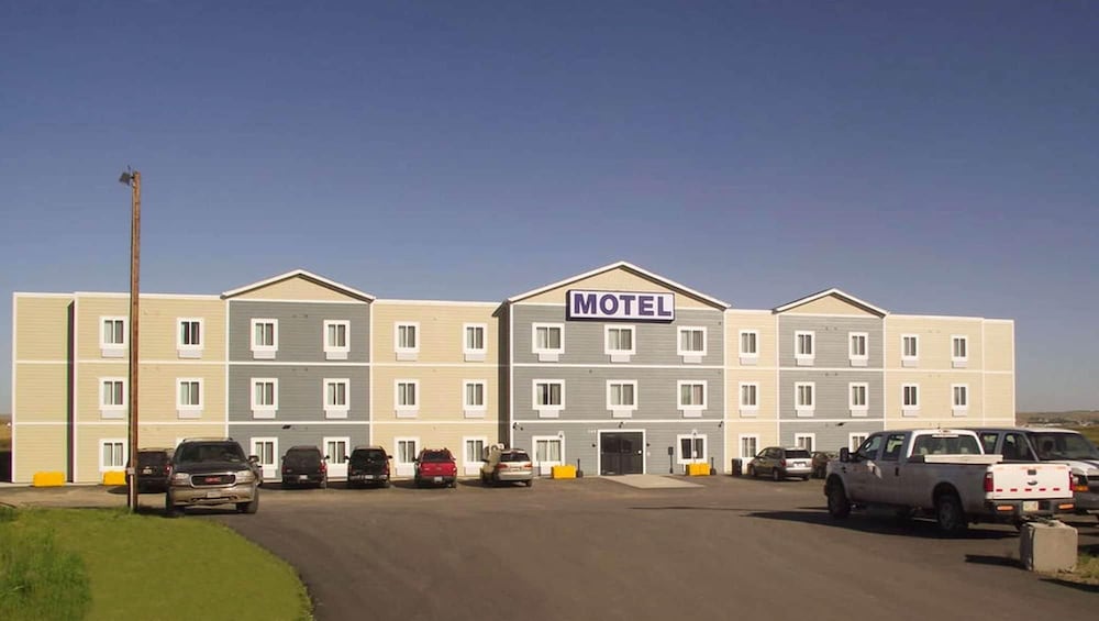 Ramada by Wyndham Williston 1/28