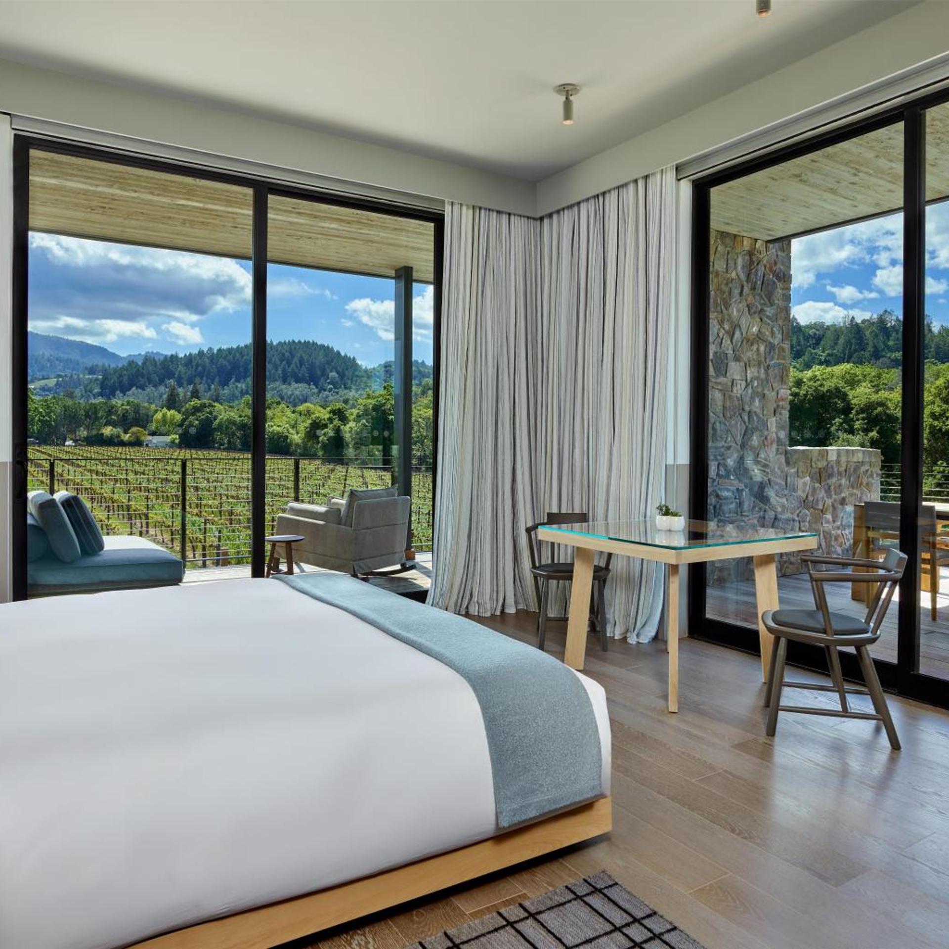 Room, King Bed, Vineyard View, Pool View, Balcony