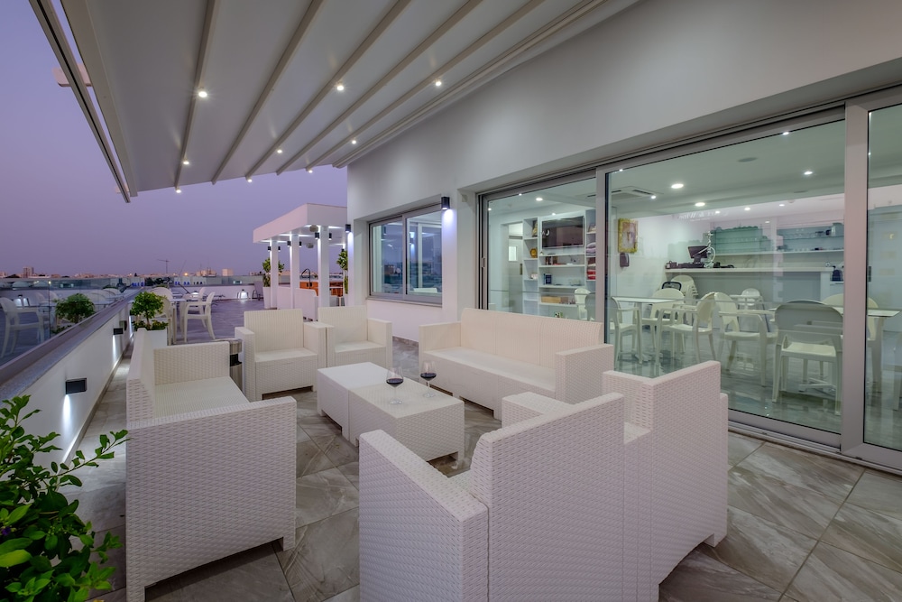 Art & Wine Studios And Apts 25/50