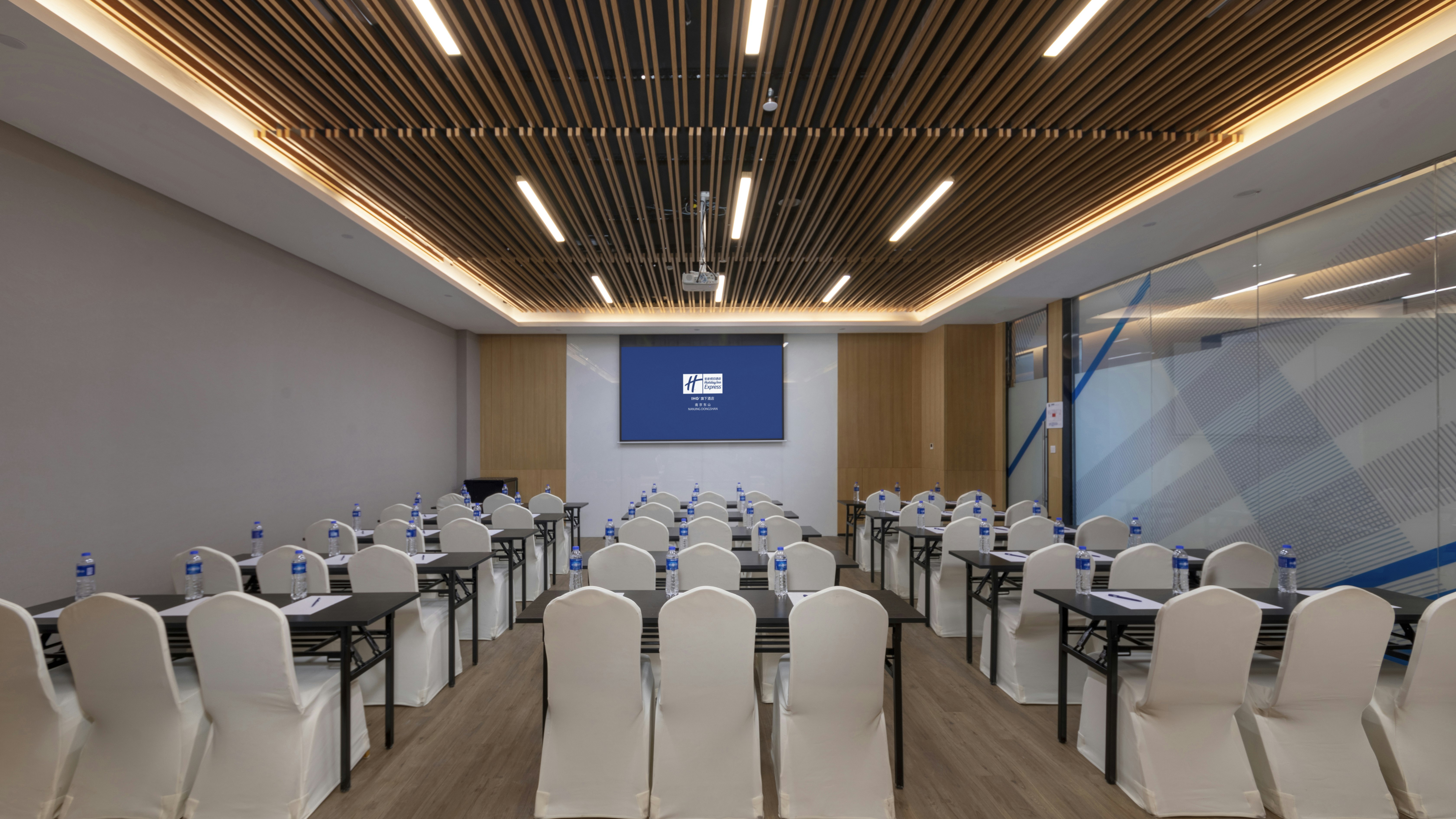 Holiday Inn Express Nanjing Dongshan 49/58