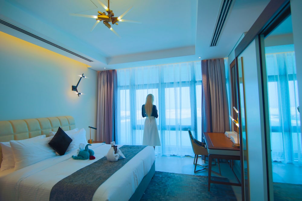 Waterfront Hotel Apartment 8/54